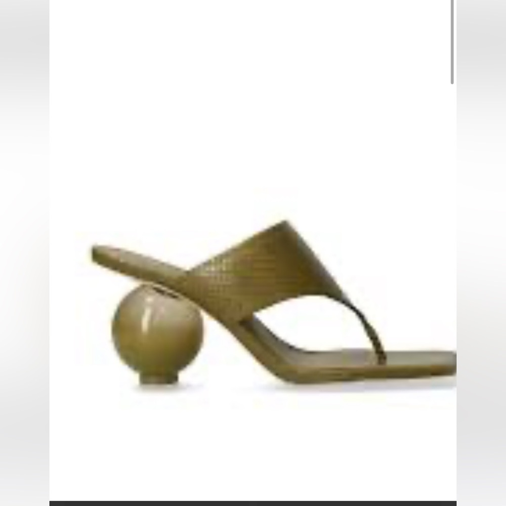 Cult Gaia
Lilleth Sandals
